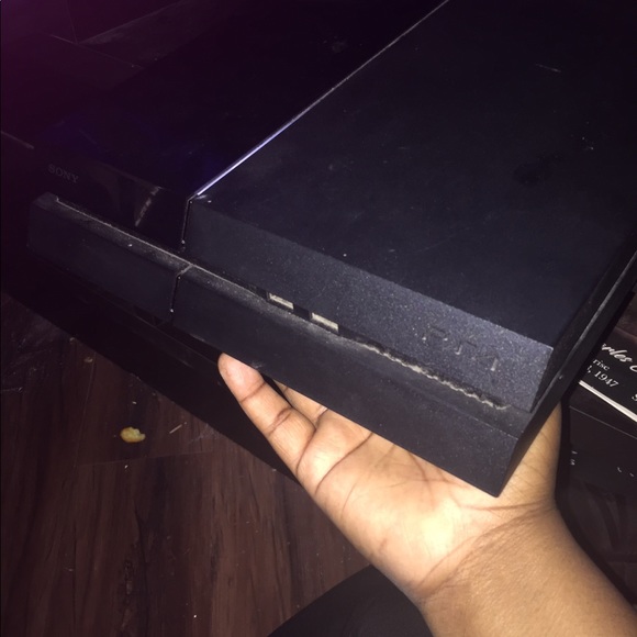 PS4 - Picture 2 of 4